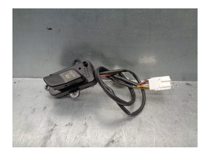 Replacement rear left window lift switch for Kia Opirus 3.5 V6 cat OEM IAM reference 621W04720 