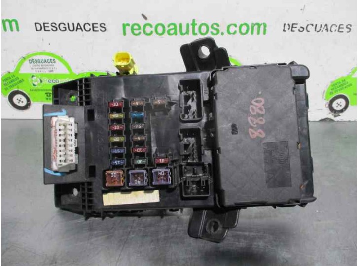 Recambio de caja reles / fusibles para toyota avensis berlina (t 22) 1.6 16v referencia OEM IAM 8264105011 8273005020 