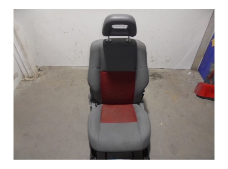 Recambio de asiento delantero derecho para dodge caliber 2.0 16v crd cat referencia OEM IAM 1DQ781DRAA TELA GRIS Y ROJA 5 PUERTA