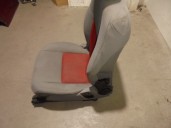 Recambio de asiento delantero derecho para dodge caliber 2.0 16v crd cat referencia OEM IAM 1DQ781DRAA TELA GRIS Y ROJA 5 PUERTA
