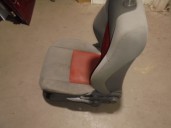 Recambio de asiento delantero izquierdo para dodge caliber 2.0 16v crd cat referencia OEM IAM 1DQ791DRAA TELA GRIS Y ROJA 5 PUER
