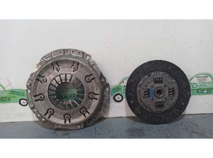 Replacement clutch kit for Nissan Almera (N16/E) 1.5 16V CAT OEM IAM reference 320020111 