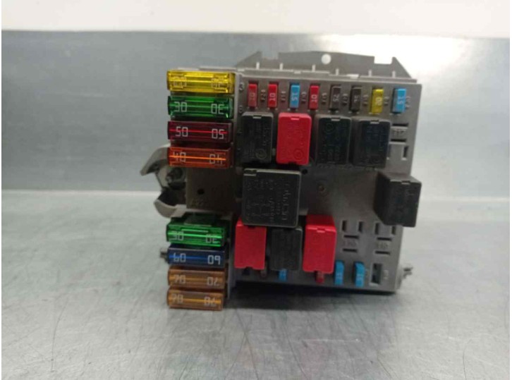 Recambio de caja reles / fusibles para lancia ypsilon (101) 1.4 cat referencia OEM IAM 51724661  