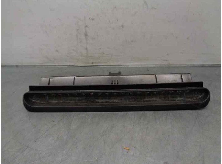 Recambio de luz central de freno para volvo v70 familiar 2.5 turbodiesel referencia OEM IAM 9151490 