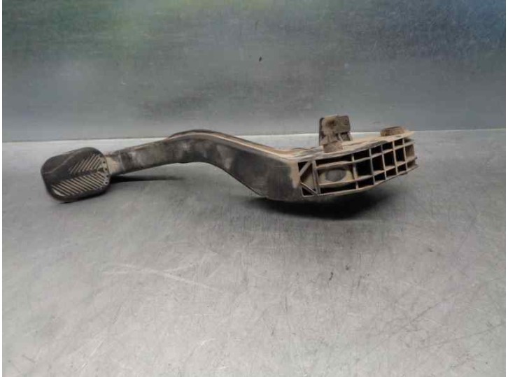 Recambio de pedal embrague para peugeot boxer caja cerrada (rs3200)(330)(´02) 2.2 hdi cat referencia OEM IAM 1335033080 
