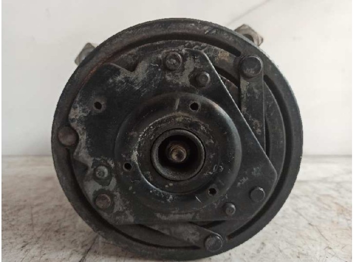 Recambio de compresor aire acondicionado para daewoo nubira berlina 2.0 cat referencia OEM IAM 700730  
