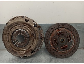 Replacement clutch kit for Ford Focus saloon (CAP) 1.6 16V CAT OEM IAM reference 3M517563AH 