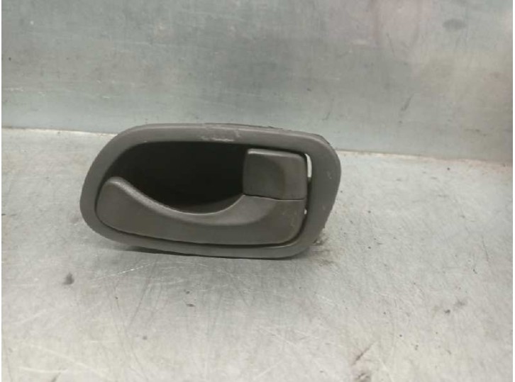 Recambio de maneta interior delantera derecha para daewoo nubira berlina 2.0 cat referencia OEM IAM   