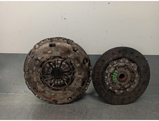 Replacement clutch kit for Ford Focus sedan (CAP) 2.0 TDCi cat OEM IAM reference 1772140 324043010 LUK