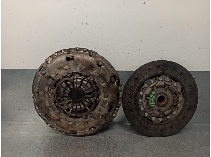 Replacement clutch kit for Ford Focus sedan (CAP) 2.0 TDCi cat OEM IAM reference 1772140 324043010 LUK