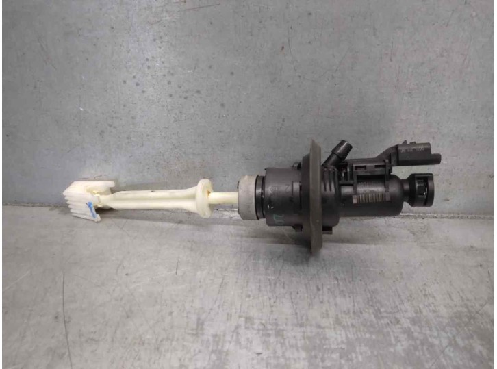 Recambio de bomba embrague para citroën c4 grand picasso 1.2 12v e-thp referencia OEM IAM 9674259380  