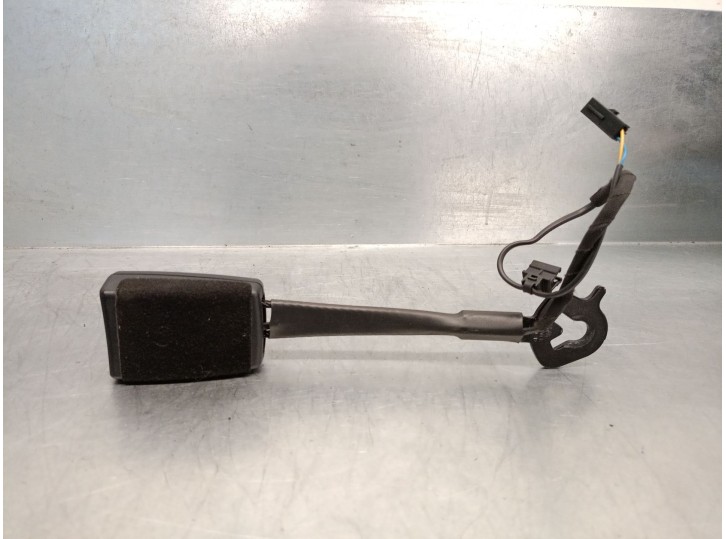 Recambio de enganche cinturon para audi a3 (8v1, 8vk) 2.0 tdi referencia OEM IAM 8V0857755F 8V0857755F 