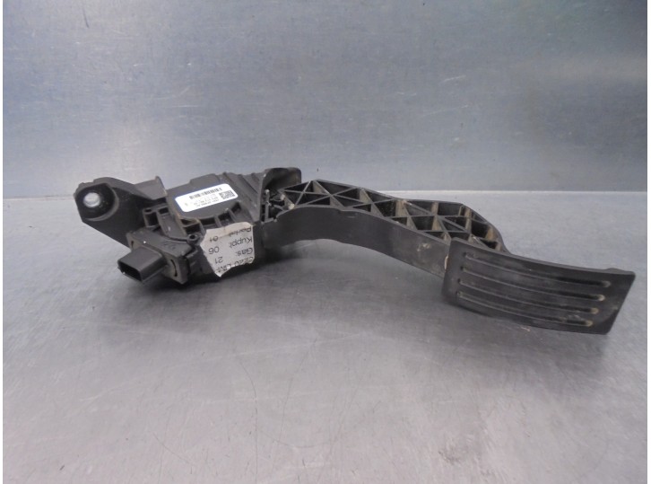 Recambio de parabrisas para ford focus 1.5 ecoblue tdci cat referencia OEM IAM JX619F836AC 6PV01285100 HELLA