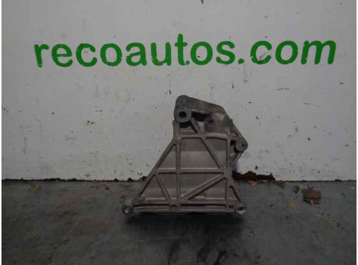 Replacement alternator bracket for Volkswagen T5 Transporter/Van 2.5 TDI OEM IAM reference 070903143C 