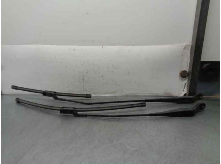 Recambio de brazo limpia delantero derecho para citroën berlingo 1.6 16v hdi referencia OEM IAM 6429FJ 