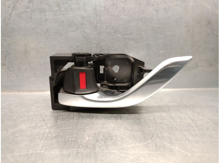 Replacement front left interior door handle for Mazda CX-5 (KE, GH) 2.0 (KEEFW) OEM IAM reference T8315KD53 KD5359330C 