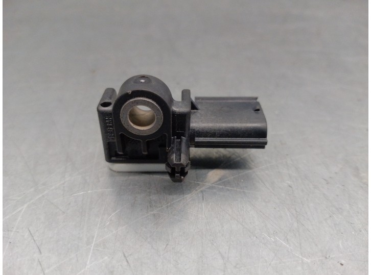 Replacement impact sensor for Subaru Outback (B15) 2.0 diesel CAT OEM IAM reference 98237AL020 BOSCH