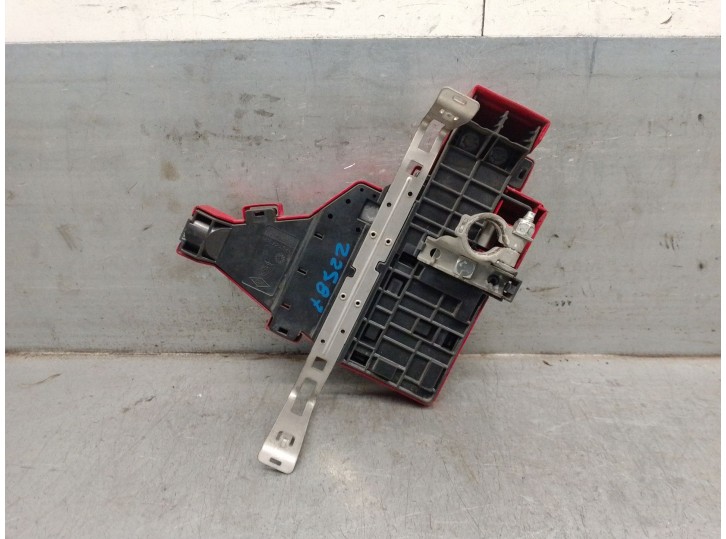 Recambio de caja reles / fusibles para dacia duster (hm_) 1.6 sce 115 (hmm1) referencia OEM IAM 0301114 