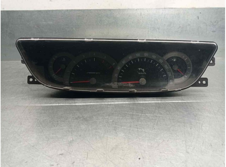 Recambio de cuadro instrumentos para ssangyong rodius 2.7 turbodiesel cat referencia OEM IAM 8020021050  