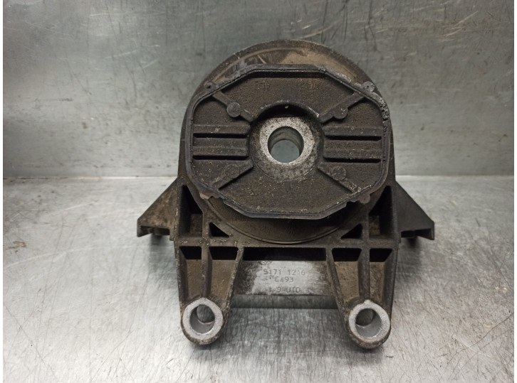 Replacement left engine mount for Fiat Stilo Multi Wagon (192) 1.9 JTD 115 Active OEM IAM reference 51711216 