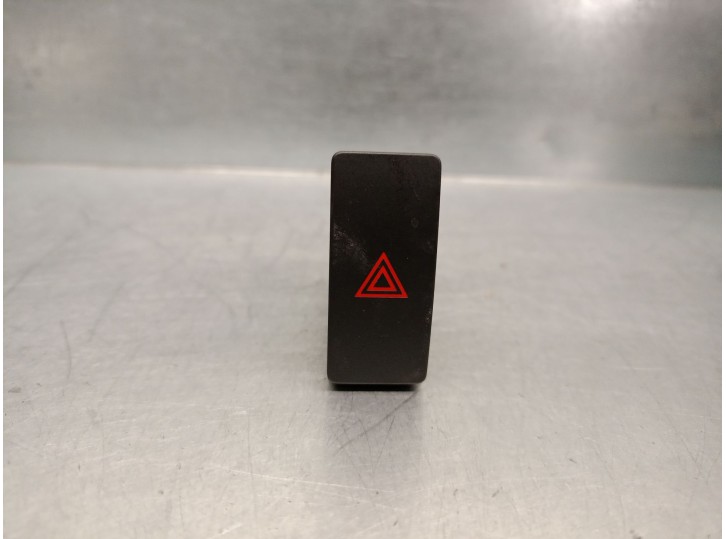 Replacement hazard warning switch for Mazda CX-5 (KE, GH) 2.0 (KEEFW) OEM IAM reference KD45664H0 KD45664H0 