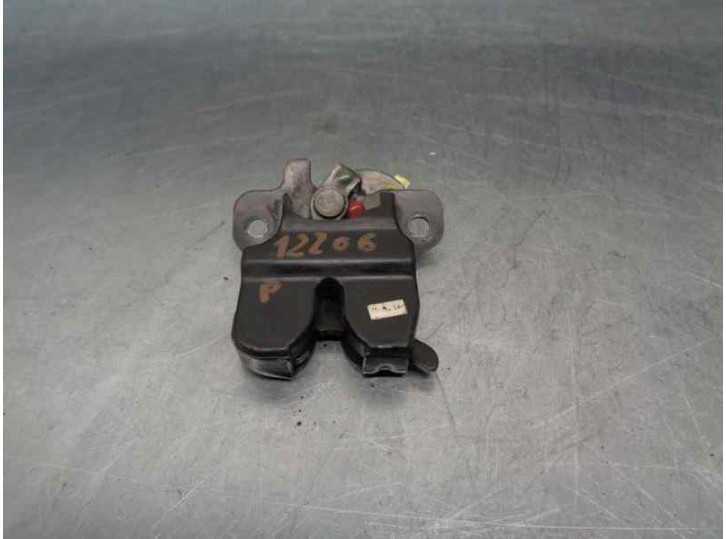 Replacement trunk / tailgate lock for Hyundai Lantra saloon (RD) 1.6 16v cat OEM IAM reference 