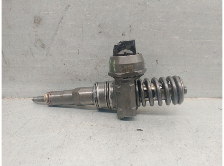 Replacement injector for Seat Ibiza (6L1) 1.9 TDI OEM IAM reference 038130073AJ 0414720037 BOSCH