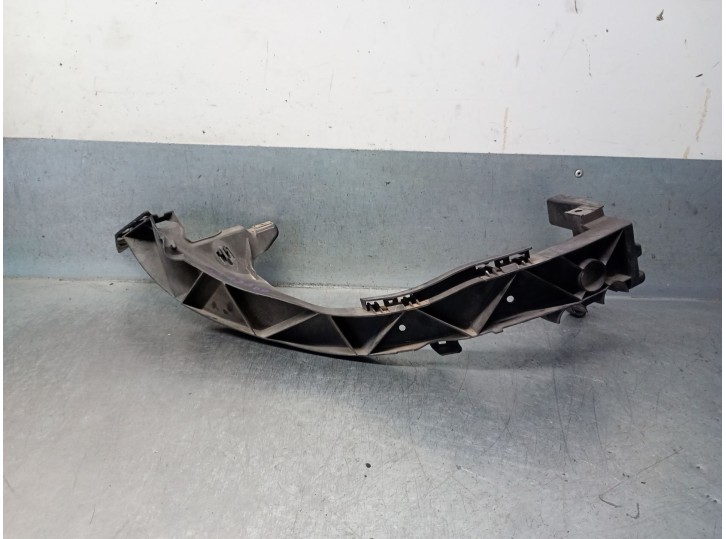 Recambio de soporte faro derecho para bmw 1 (e87) 118 d referencia OEM IAM 51647120824 51647120824 