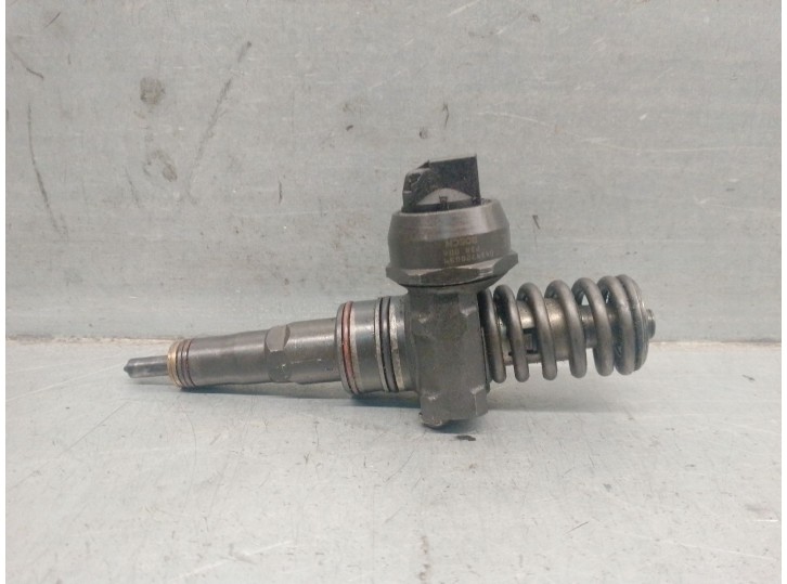 Recambio de inyector para seat ibiza (6l1) 1.9 tdi referencia OEM IAM 038130073AJ 0414720037 BOSCH