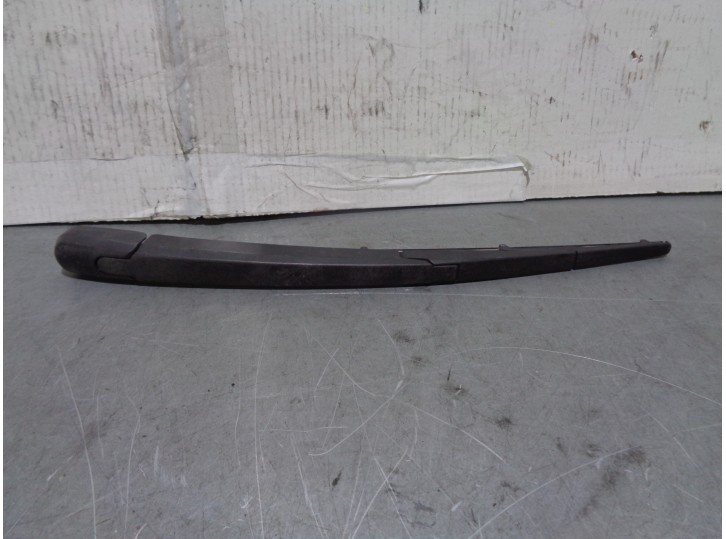 Recambio de brazo limpia trasero para kia cerato 1.6 cat referencia OEM IAM   