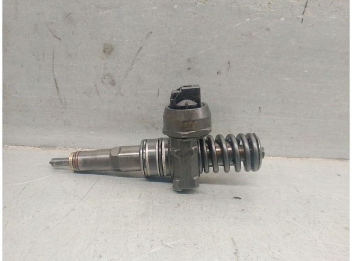 Recambio de inyector para seat ibiza (6l1) cool referencia OEM IAM 038130073AJ 0414720037 BOSCH
