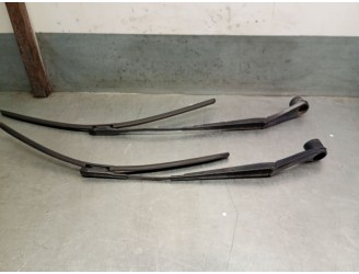 Recambio de brazo limpia delantero derecho para ford b-max (jk) 1.6 tdci referencia OEM IAM AV1117526CE 1861731 