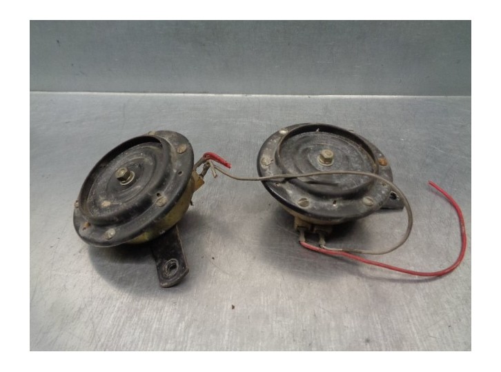 Recambio de claxon para lada niva ( 2121 / 21213 / 21214 / 21215 ) 1.6 referencia OEM IAM 3700396679  