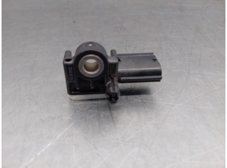 Replacement impact sensor for Subaru Outback (B15) 2.0 Diesel CAT OEM IAM reference 98237AL020 BOSCH