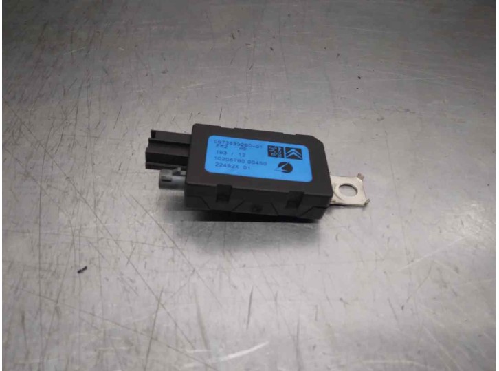 Recambio de antena para peugeot 208 1.2 12v vti referencia OEM IAM 9673439280 
