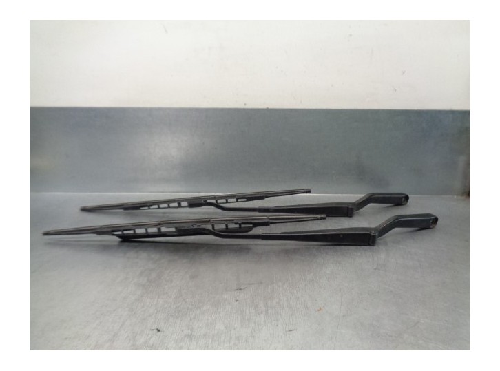 Replacement front right wiper arm for Ford Puma (CCE) 1.4 16v cat OEM IAM reference 1049329 