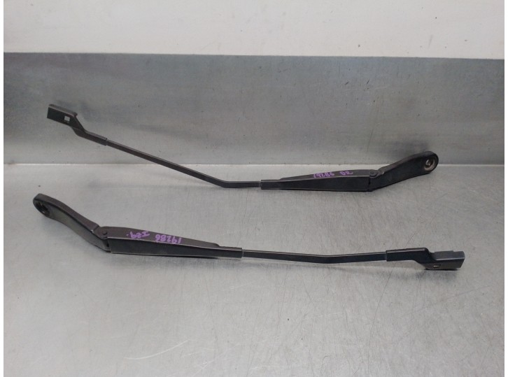 Recambio de brazo limpia delantero derecho para volvo v60 kombi 2.0 diesel cat referencia OEM IAM 30753505 30753504 