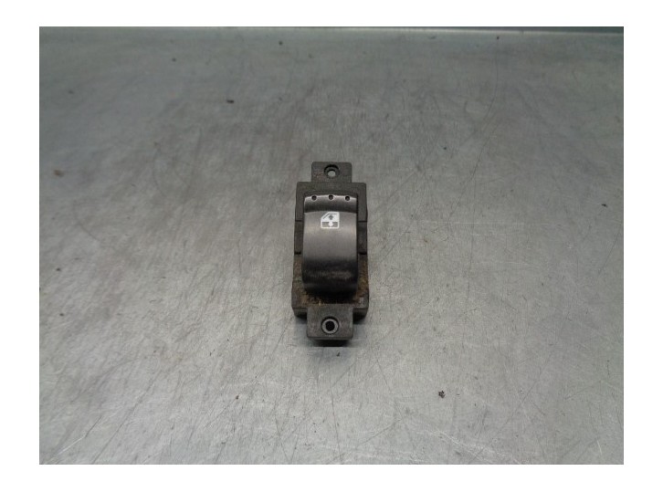Recambio de mando elevalunas trasero izquierdo para ssangyong rexton w 2.0 td cat referencia OEM IAM 202008279  