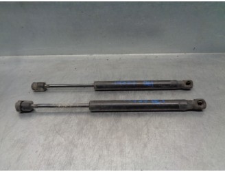 Recambio de amortiguadores capo para ssangyong rexton w 2.0 td cat referencia OEM IAM 7115008102  