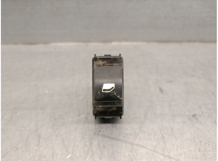 Recambio de mando elevalunas delantero derecho para peugeot partner kombi 1.6 16v hdi cat referencia OEM IAM 6490E2 6490E2 