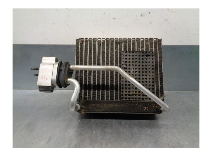 Recambio de evaporador aire acondicionado para ssangyong rexton w 2.0 td cat referencia OEM IAM 6810008414  