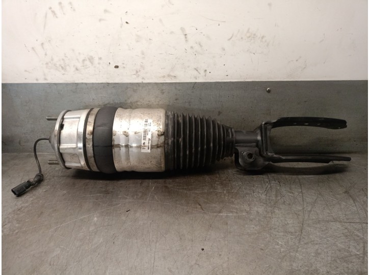 Replacement front right shock absorber for Porsche Cayenne (92A) 4.2 S Diesel OEM IAM reference 7P5616404AE 95834305230 