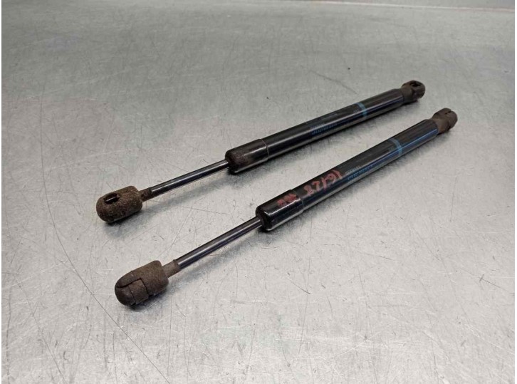 Replacement boot / tailgate struts for Audi A6 Saloon (4F2) 2.7 V6 24V TDI OEM IAM reference 4F5827552G 