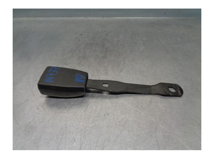 Recambio de enganche cinturon para ssangyong rexton w 2.0 td cat referencia OEM IAM   DEL DER.