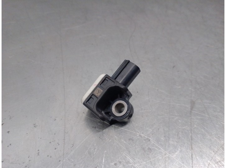 Recambio de sensor airbag para volvo v60 kombi 2.0 diesel cat referencia OEM IAM 31334336 