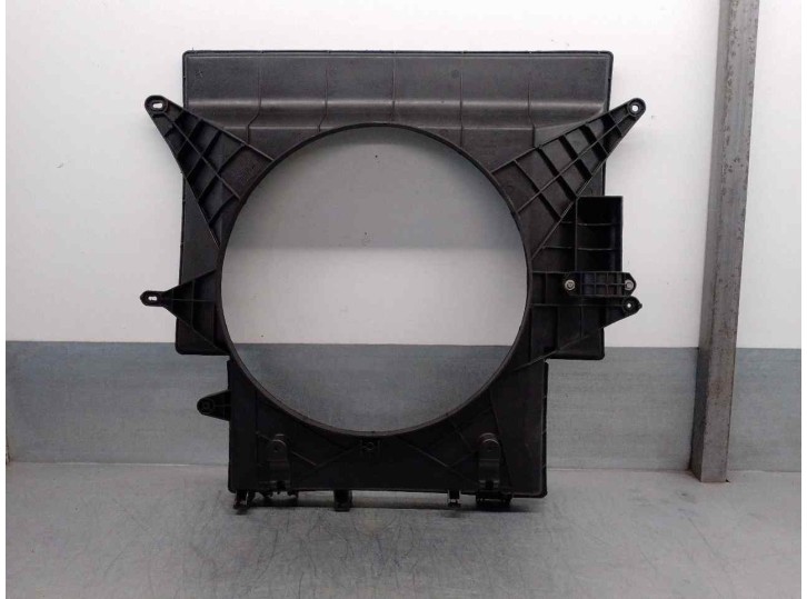 Recambio de calandra delantera de radiador para iveco daily caja cerrada (2006 =>) 2.3 diesel cat referencia OEM IAM 812600500 