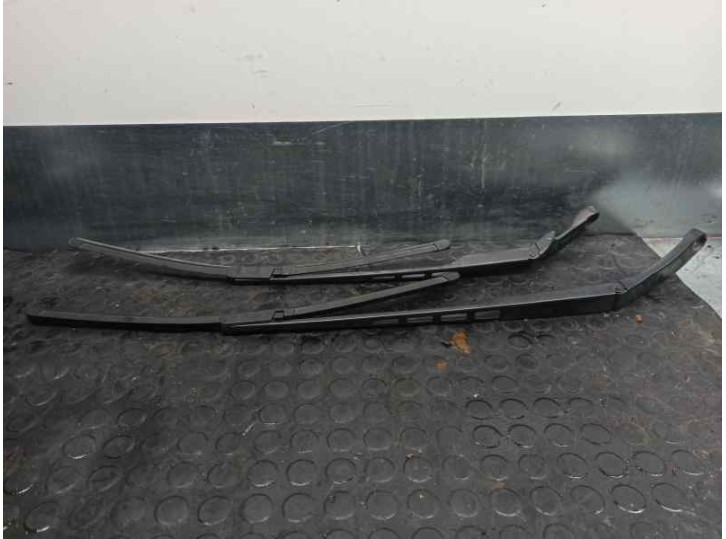 Replacement front right wiper arm for Audi A6 Saloon (4F2) 2.7 V6 24V TDI OEM IAM reference 4F1955408B 