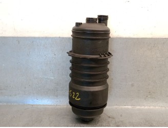 Replacement oil filter bracket for Volkswagen Golf IV sedan (1J1) 1.9 TDI OEM IAM reference 8558686 038115389D 