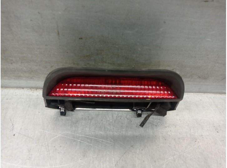 Replacement centre brake light for dacia sandero 1.5 dci diesel fap cat OEM IAM reference 8200734823C 8200734823 