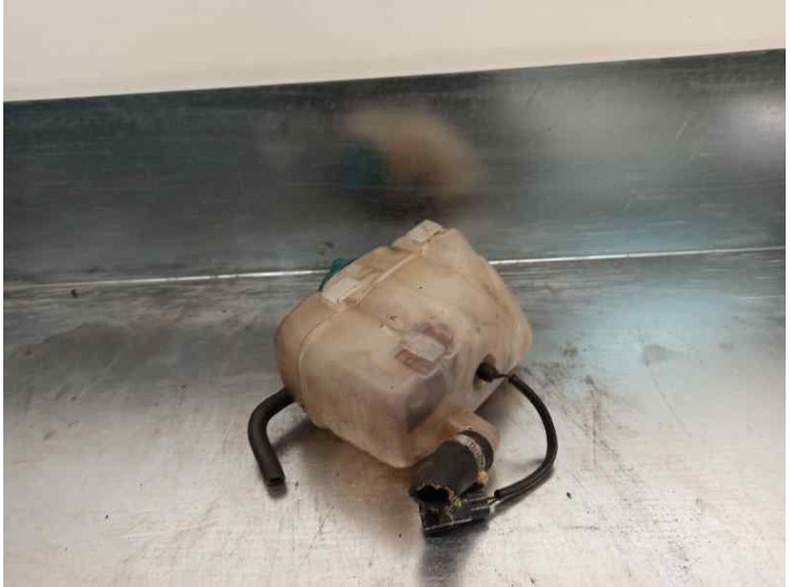 Recambio de deposito expansion para volvo v70 familiar 2.5 turbodiesel referencia OEM IAM 8683455  